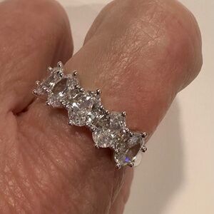 Like new Kendra Scott Cailin SS ring size 8